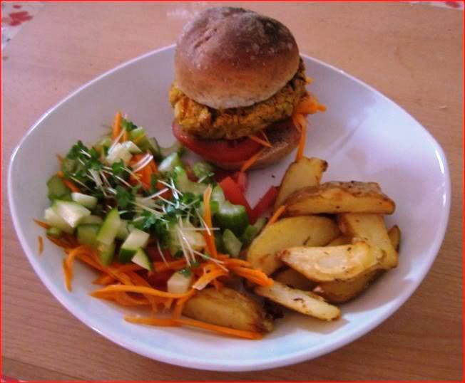 VEGGIEBURGER-CHIPS-SALAD.jpg