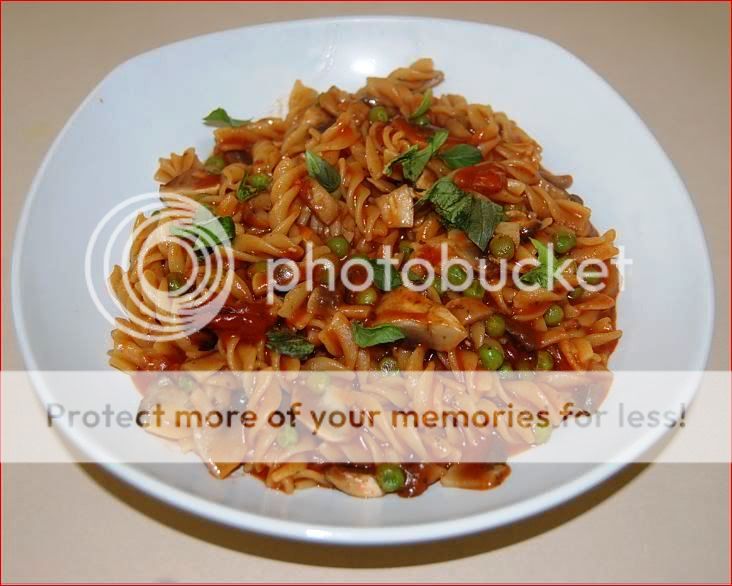 PASTAWITHTOMATOSAUCEMUSHROOMSANDPEAS.jpg