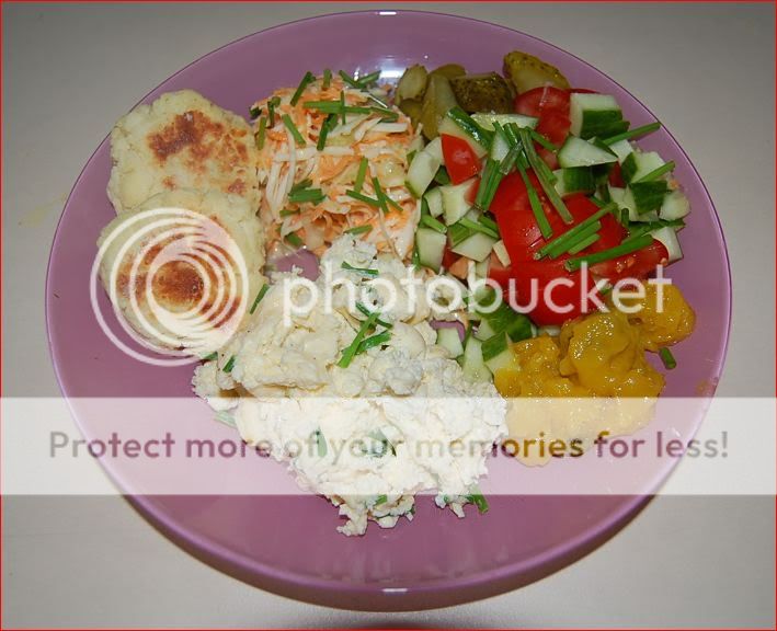 SCRAMBLEDEGGSWITHSALADANDCHEESESCONES.jpg