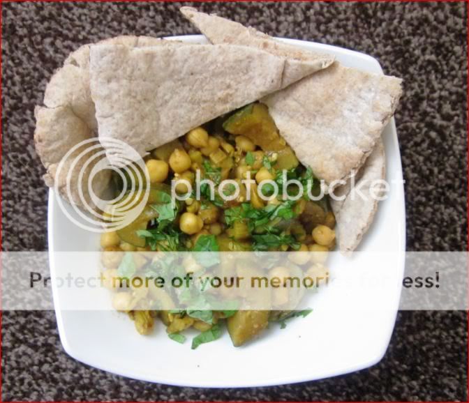 CHICKPEAANDCOURGETTECURRYANDPITTA.jpg