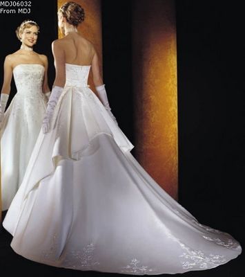 a52a277de32a980b_classic_elegant_wedding_gown.jpg